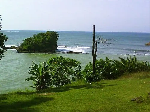 Tanah Lot Amanda Ratu.