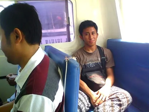 Duduk manis di atas Kapal Kerapu.