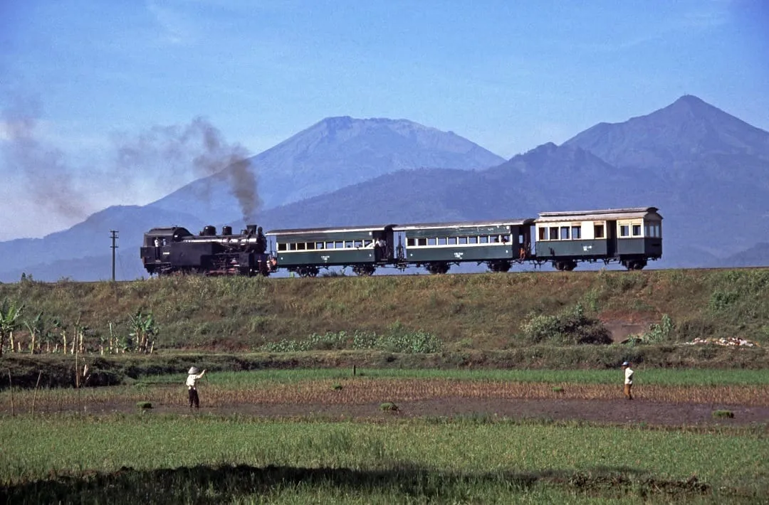 E1060 Esslingen antara Ambarawa dan Jambu. (Dari Flickr oleh Christopher Yapp © All rights reserved)