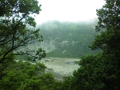 Kawah Upas di sisi lain Tangkuban Parahu.