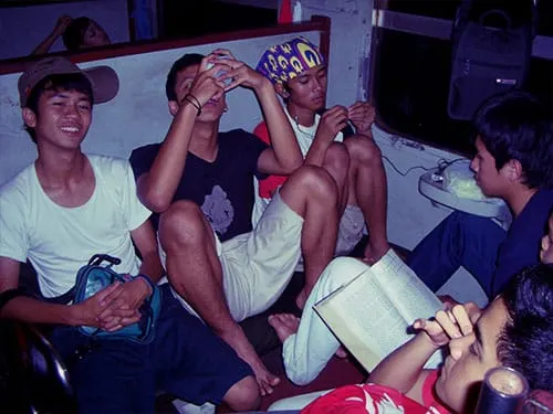 Di atas kereta Kahuripan menuju Jogja. Kali pertama naik kereta kelas ekonomi.