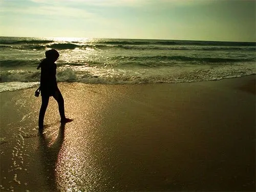 Petang menjelang di pesisir Ujung Genteng.