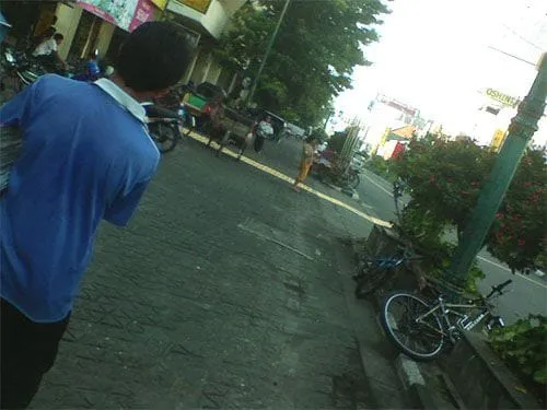 Lengangnya jalan Malioboro di pagi hari.