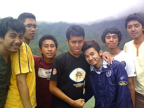 Akhirnya sampai di puncak gunung!