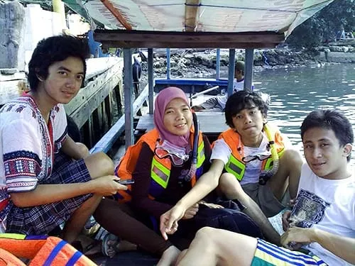 Bersiap-siap untuk pergi snorkeling.