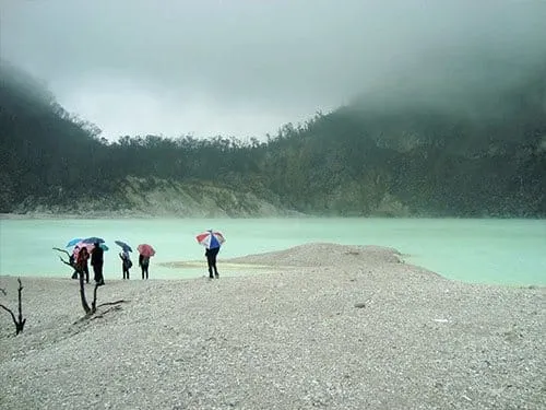 Suasana di Kawah Putih.
