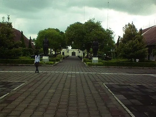Suasan taman di dalam museum.