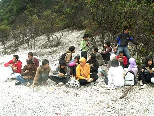 Suasana di Kawah Putih.