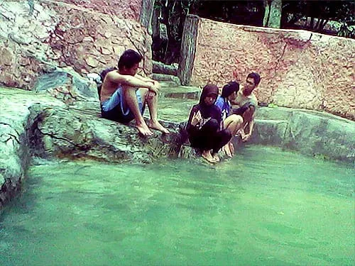 Pemandian air panas di Gunung Pancar
