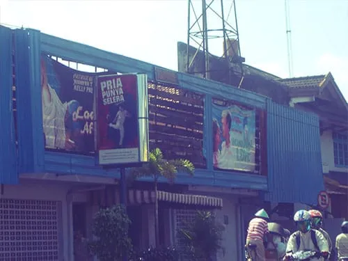 Bioskop yang menayangkan film-film dewasa.