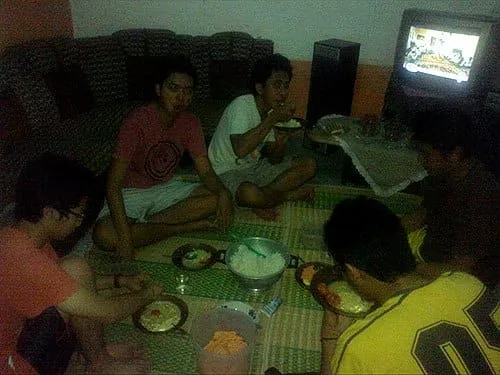 Numpang makan di Gandasoli.