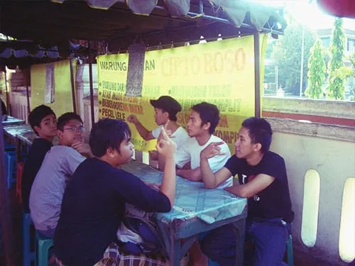 Isi perut lapar dengan sarapan gudeg.