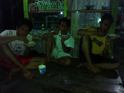 Trio perut karet.