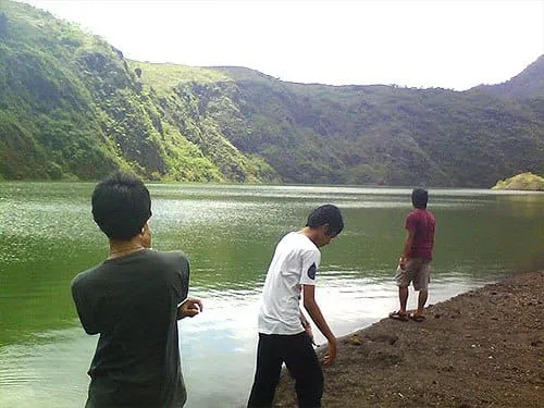 Di dasar Kawah Galunggung.
