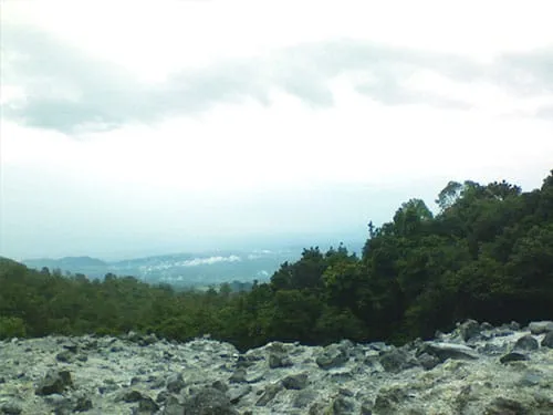 Pemandangan Kota Bandung dari Kawah Domas.