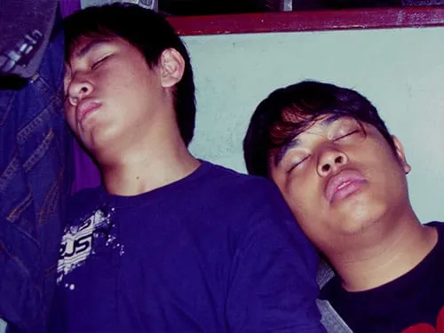 Firman dan Gredy terlelap.