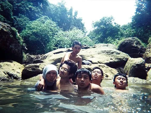 Berendam di hari yang terik.