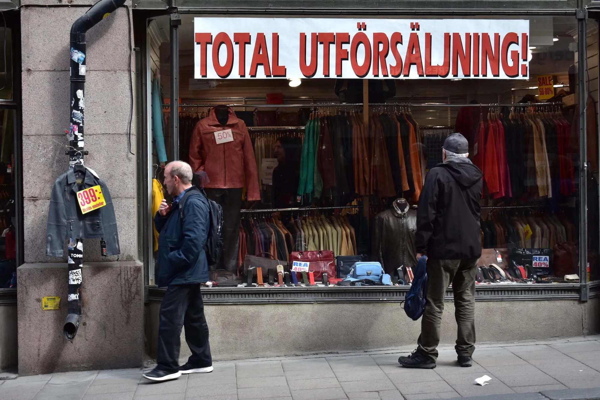 Toko jaket kulit di jalan Götgatan, Slussen.