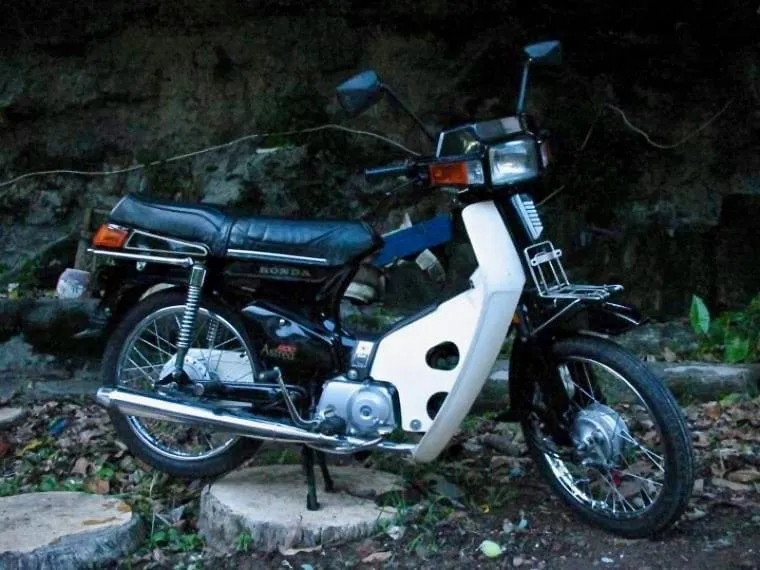 Rupa orisinal dari Astrea 800 keluaran tahun 80an. (Sumber vintagebike.co.uk)