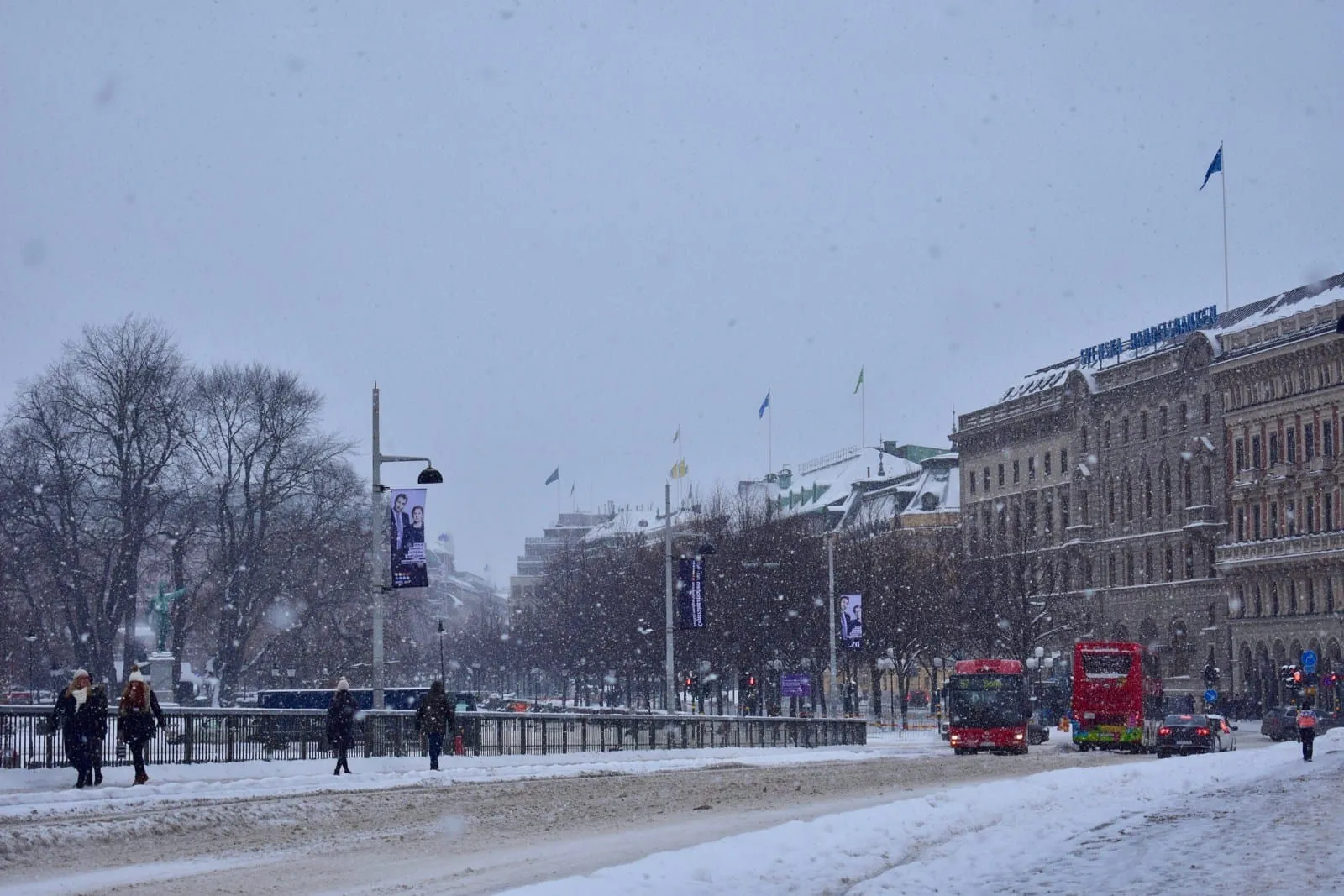 Suasana di jembatan Strömbron, Stockholm.