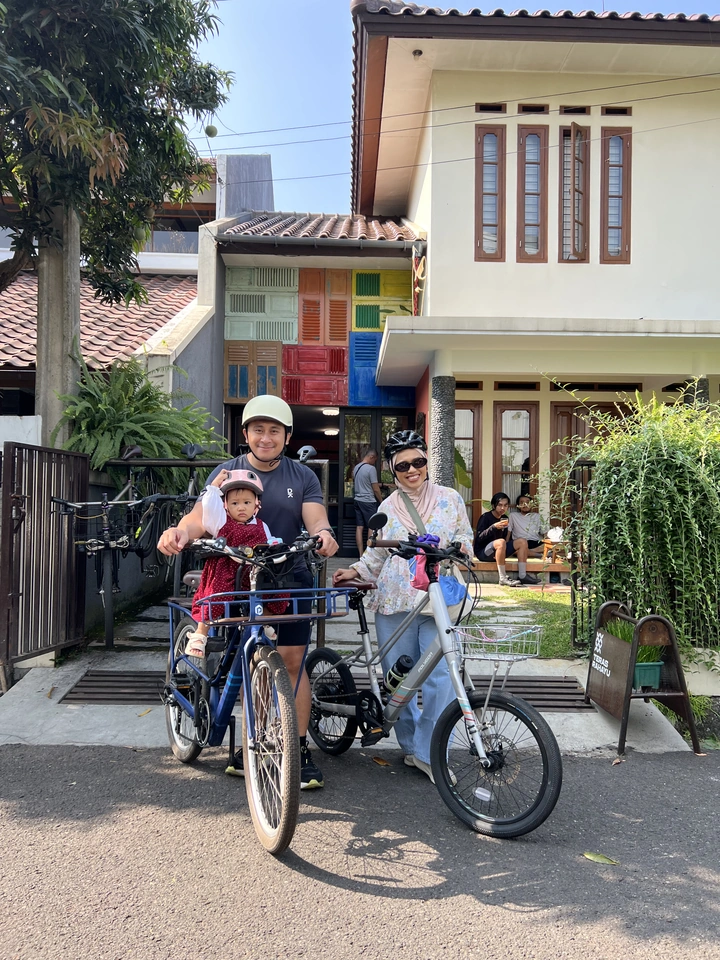 A short ride, with breakfast as the destination.