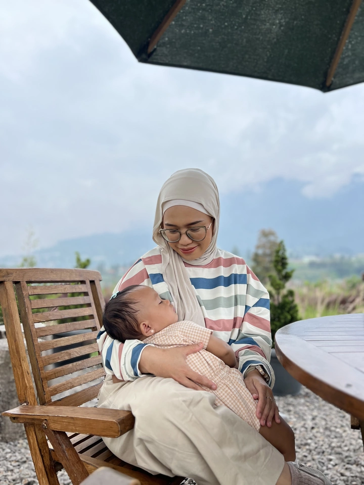 Burangrang gets the view. Kinanti gets a nap.