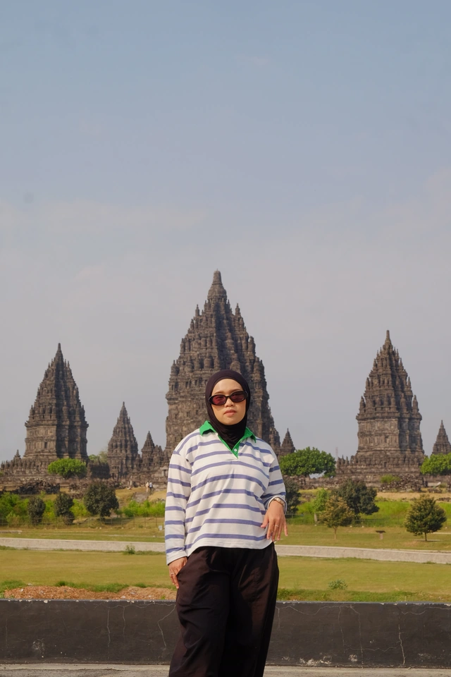 A quick lunch stop at Prambanan.