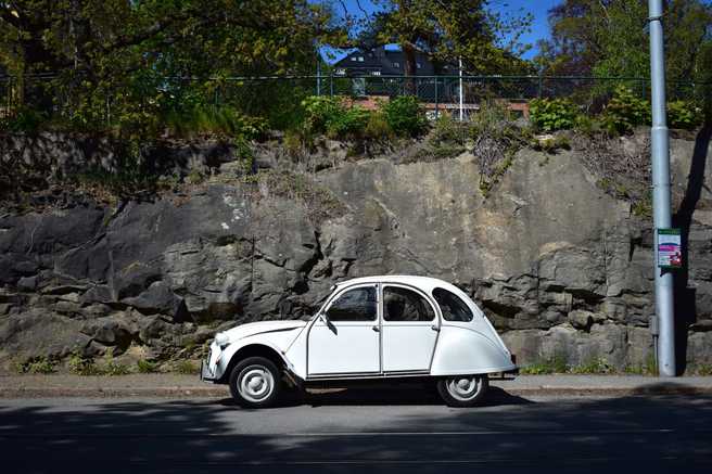 Mobil Citroën 2CV6—yang digunakan Film James Bond 
