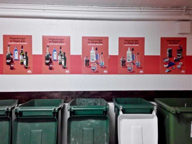 Tempat penyortiran sampah daur ulang di salah satu apartemen.
