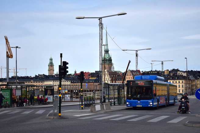 Pemberhentian bus di sebrang Museum Kota Stockholm.