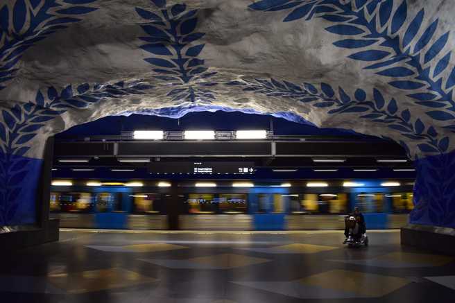 Stasiun T-Centralen yang menjadi titik temu dari semua jalur kereta bawah tanah.