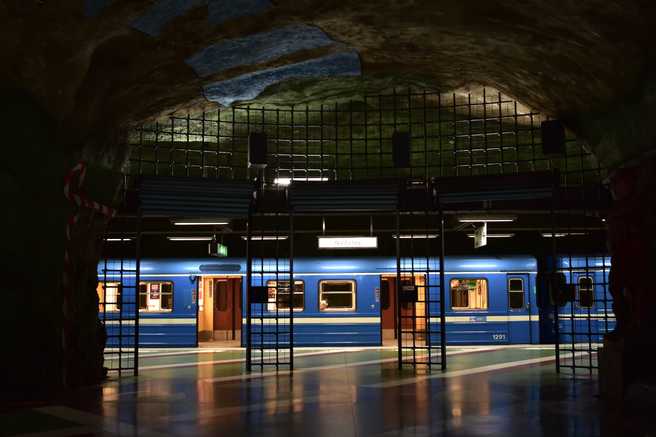 Stasiun Kungsträdgården yang berada di ujung jalur biru.