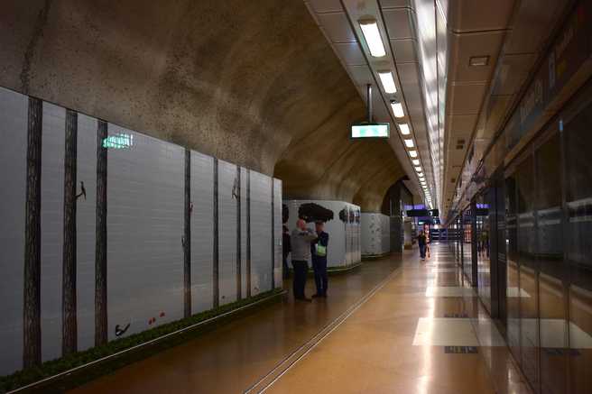 Bagian bawah dari T-Centralen menjadi stasiun untuk kereta commuter.